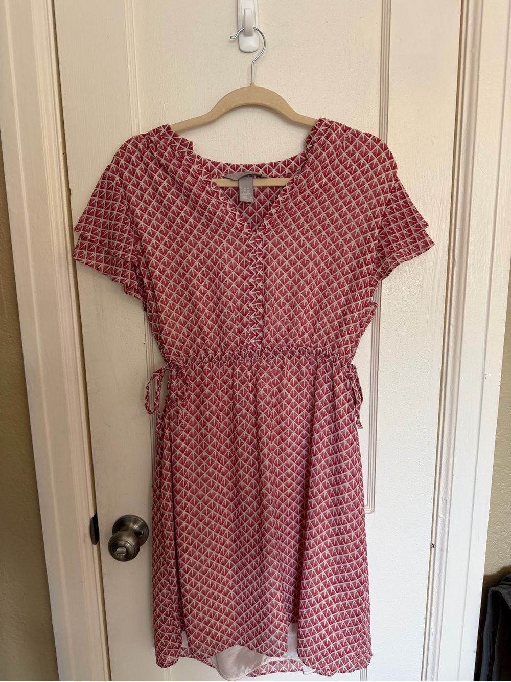 H&M Red Geometric Tie-Waist Short Sleeve Mini Dress. Great condition. US 12